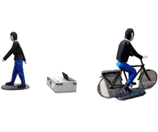 智能網(wǎng)聯(lián)移動假人、假車、交通標志